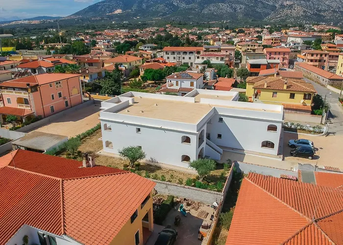 Stylish Res Del Golfodiorosei B4 1 Bedrm Apartment